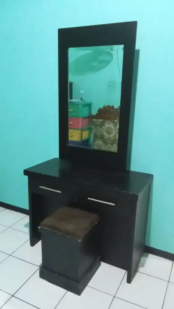 Di Jual Set Meja Rias Kondisi Masih Bagus