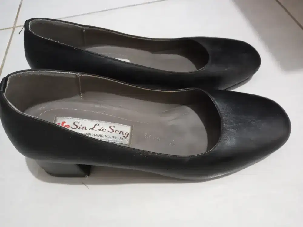 sepatu kerja/kantor warna hitam