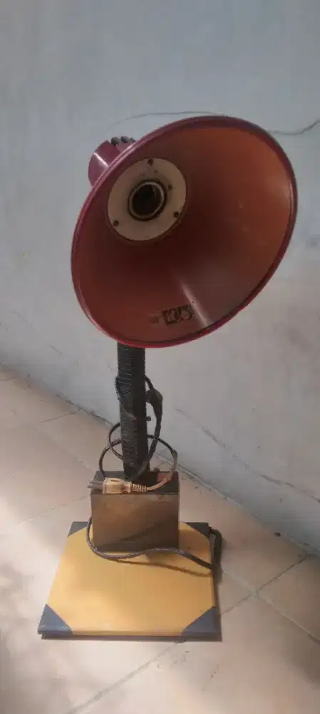 Lampu belajar lawas vintage