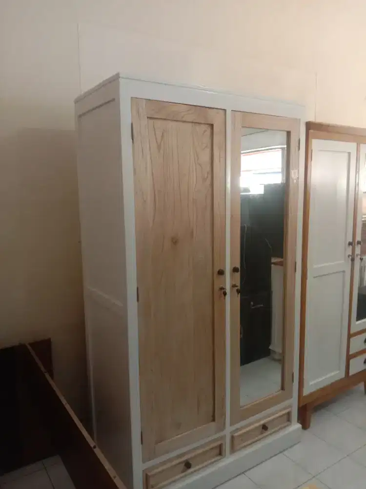 Lemari Pakaian Kayu 2 Pintu Cermin Full