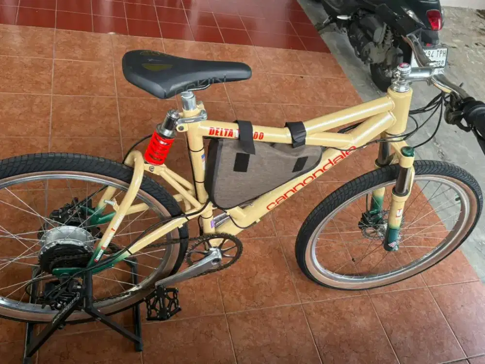 Sepeda cannondale v2000 restorasi