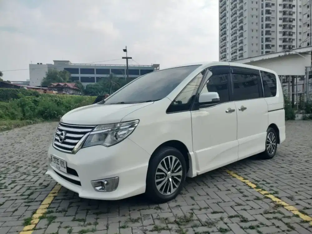 Nissan Serena HWS 2015 AT