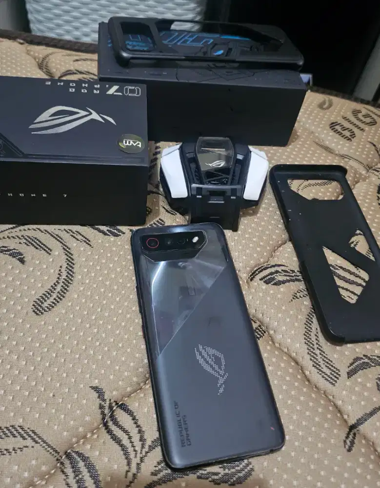 Asus rog phone 7 +aeroactive 6