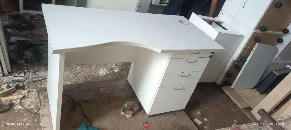 Meja kantor 120x60cm