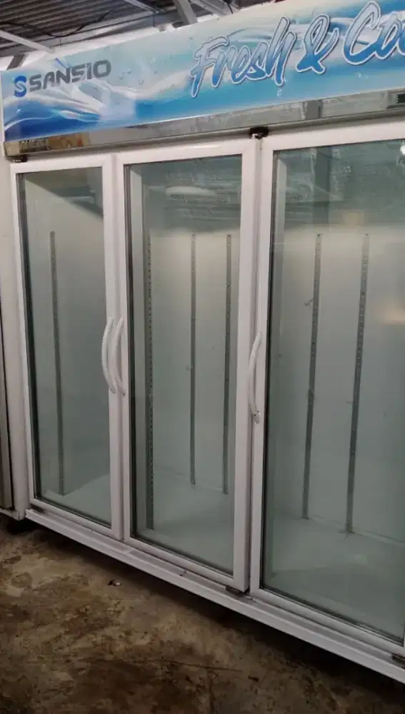 ready showcase 3 pintu stok 5