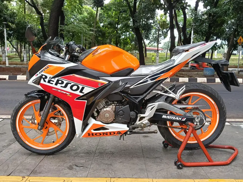 DIJUAL CASH HONDA CBR 150R THN 2016 PJK OF 2x SIAP PAKAI