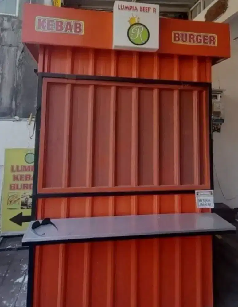 Booth container