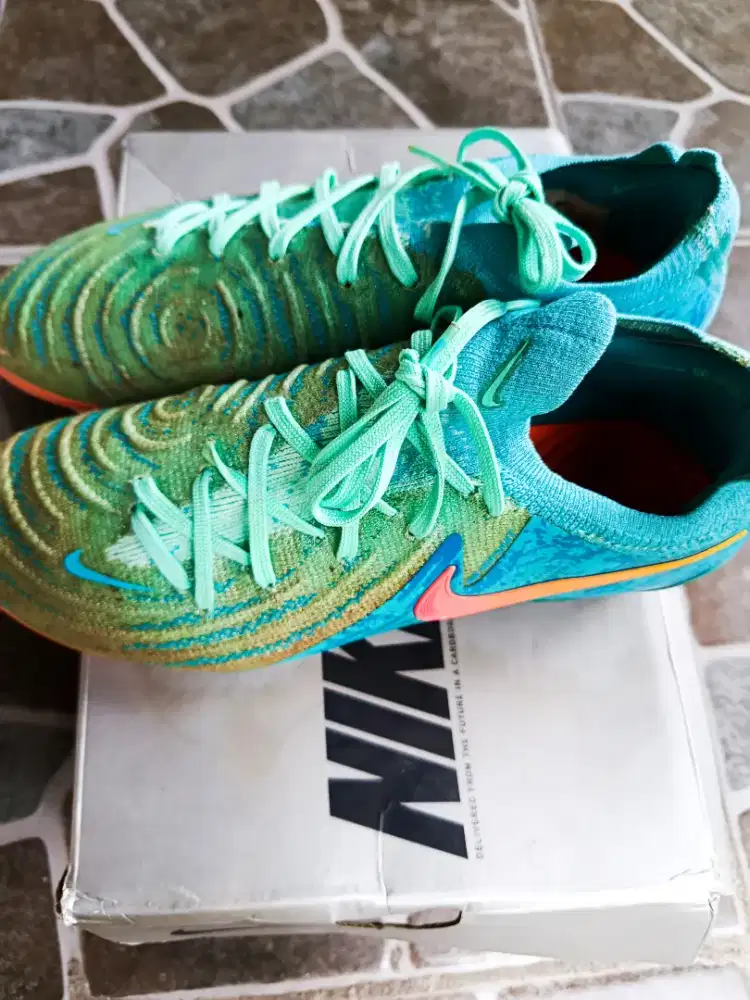 Jual Sepatu bola bekas