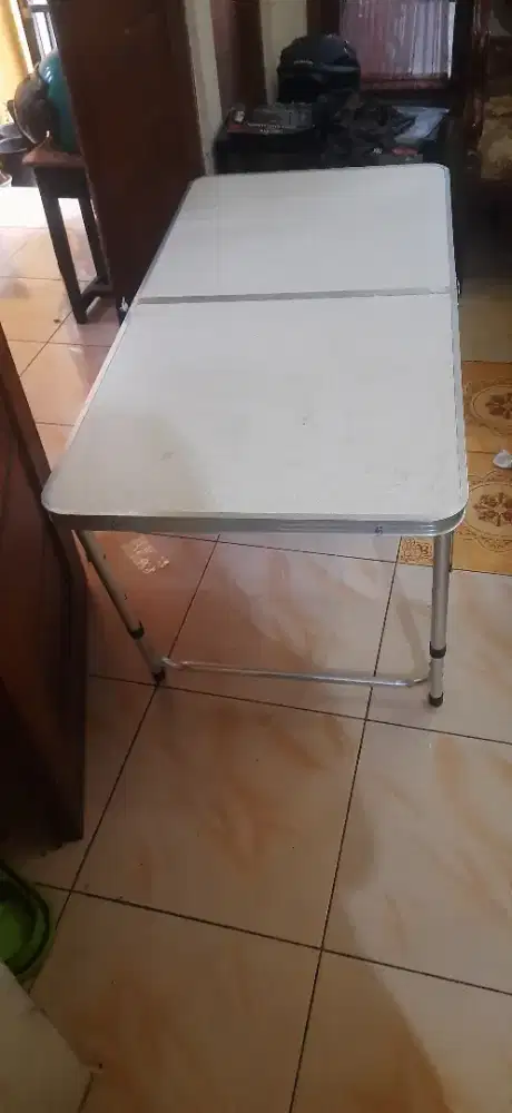 Meja lipat portable belum pernah di pakai