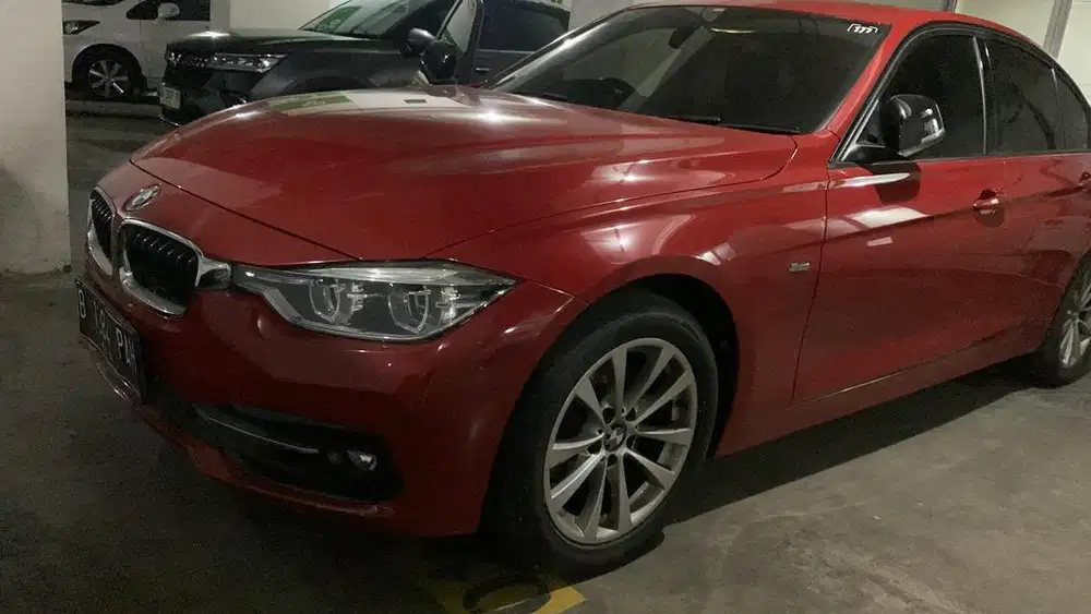 Bmw 320i 2016 merah pemakaian probadi