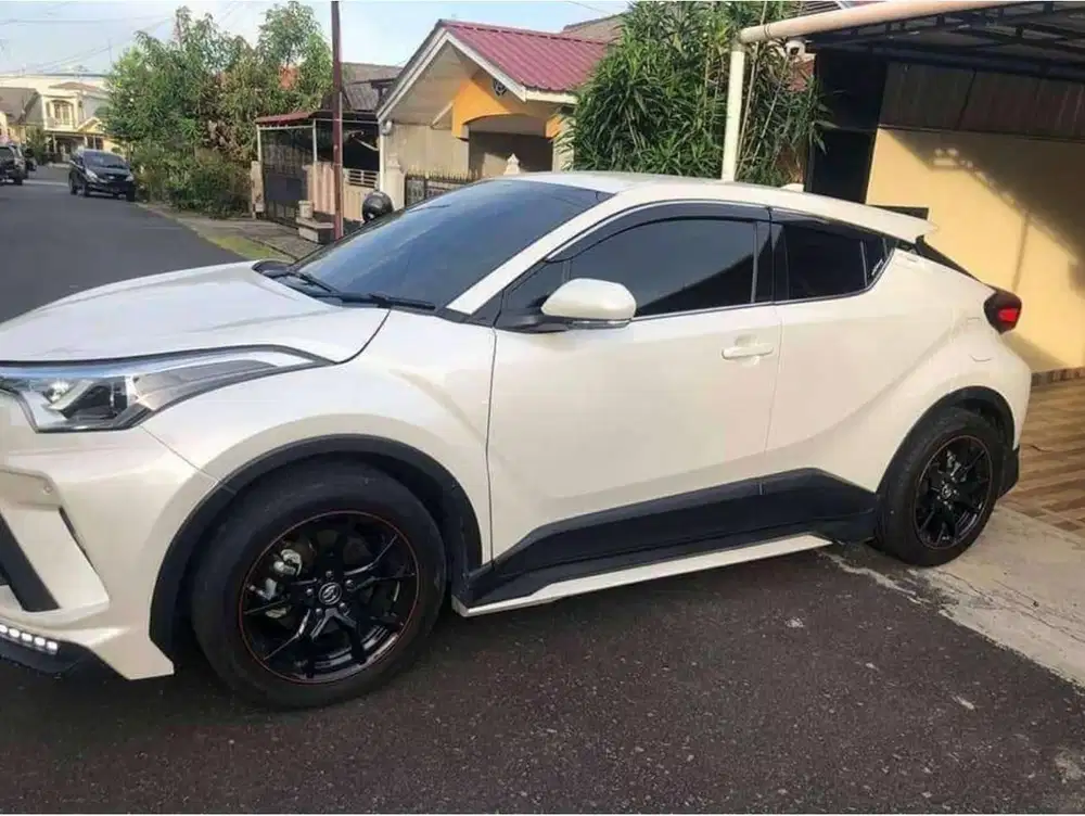 Toyota C-HR 2018 Bensin