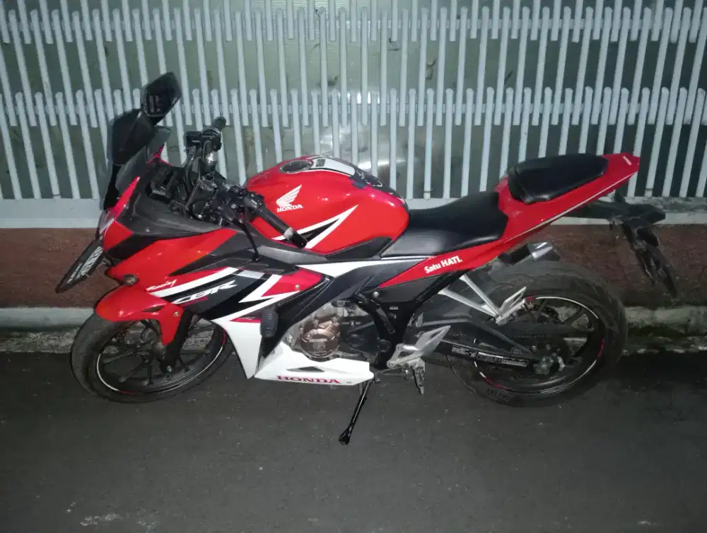 JUAL CEPAT HONDA CBR 150R ABS Tahun 2019, SUPER MULUSSS.. FULL ORI..