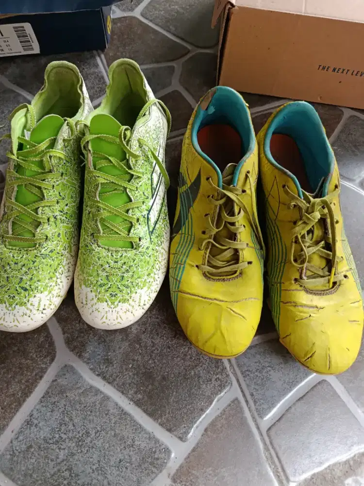 Sepatu Bola Bekas