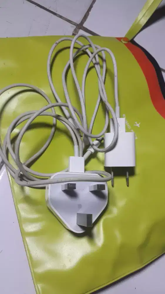 Jual charger original Apple masih layak pakai