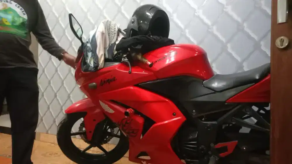 Di jual motor kawasi ninja 250 cc