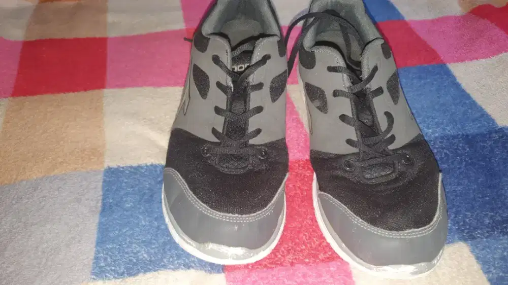 Sepatu Diadora Layak Pakai