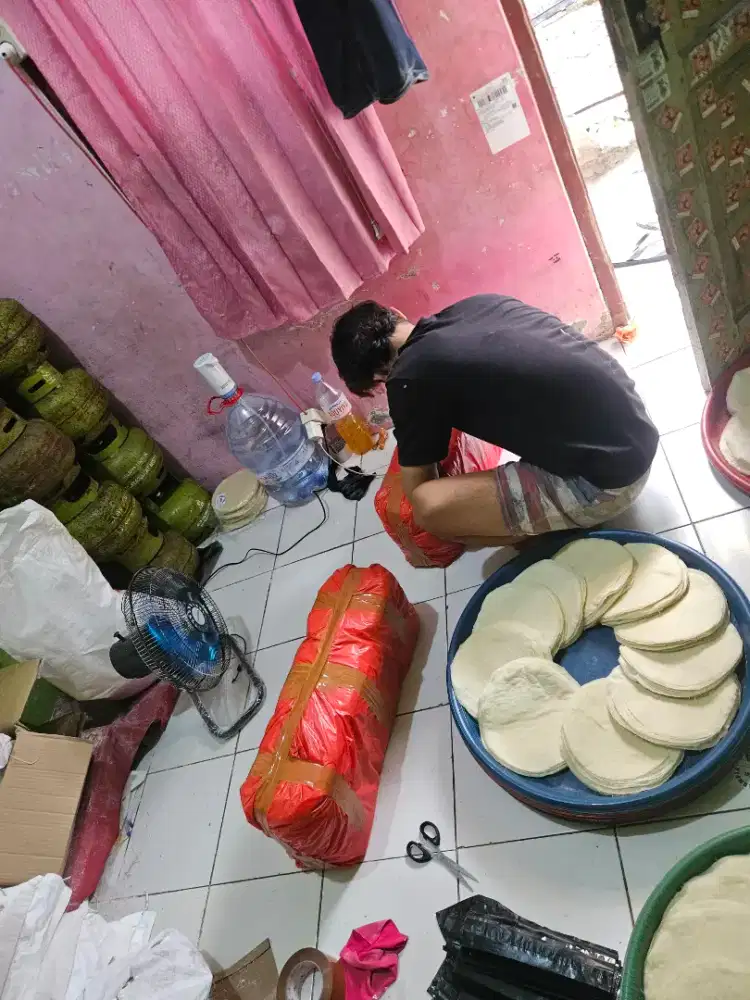 Loker  Di cari pria usia25 thn ke bawah rumah  sekitaran ciledug aja