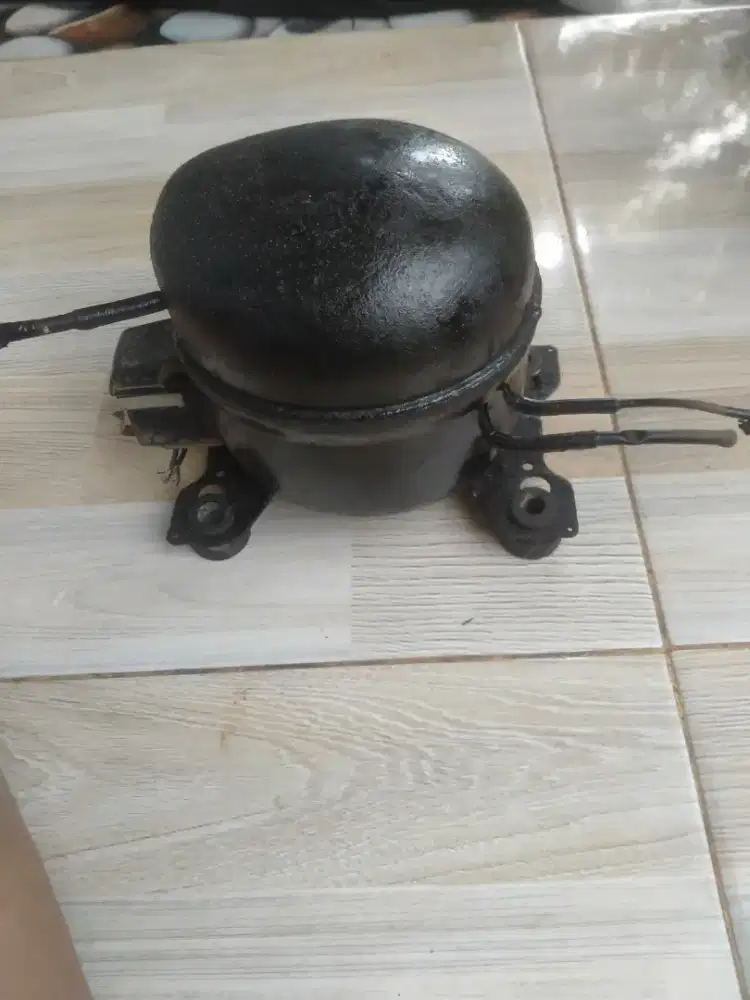 Kompresor copotan kulkas 2 pintu masih orisinil ampere  tekanan oke