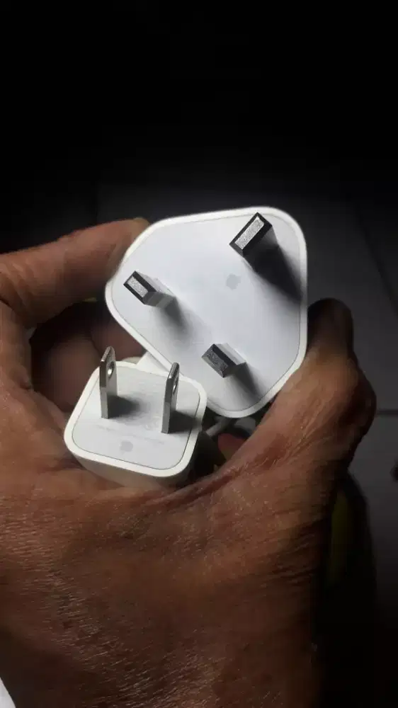 Aksesoris jual charger original Apple masih layak pakai