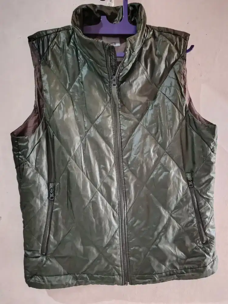 Rompi gelembung ijo army uniqlo