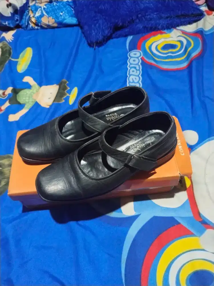 Sepatu Pantofel Wanita