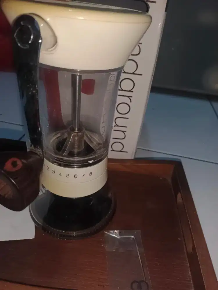 Grinder manual kopi