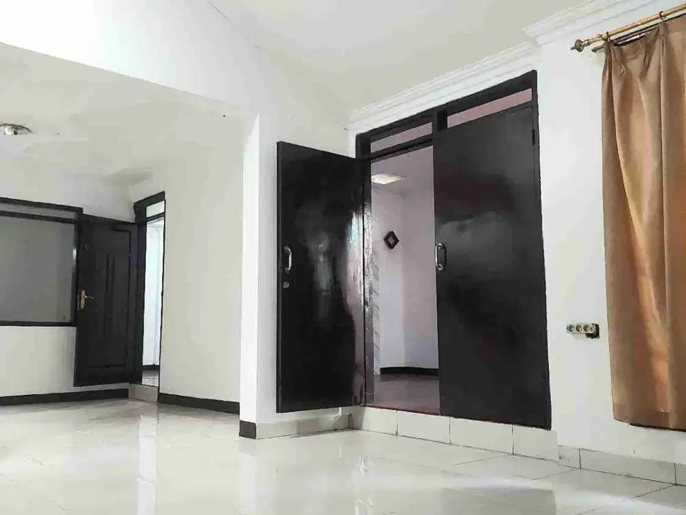 RUMAH MURAH, LUAS, 2 LANTAI,  BARU RENOV, DKT JALAN UTAMA, PASTEUR-SUKAHAJI