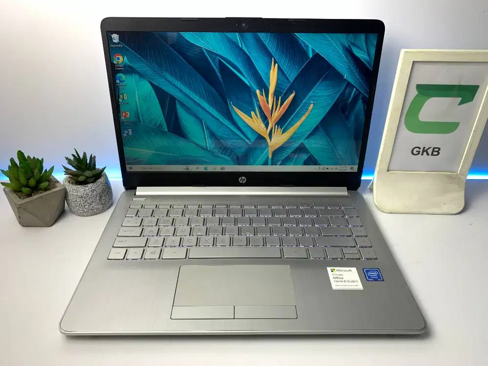 Laptop HP 14s Ram 8gb Ssd 256gb bodi slim keyboard nyala barang mulus
