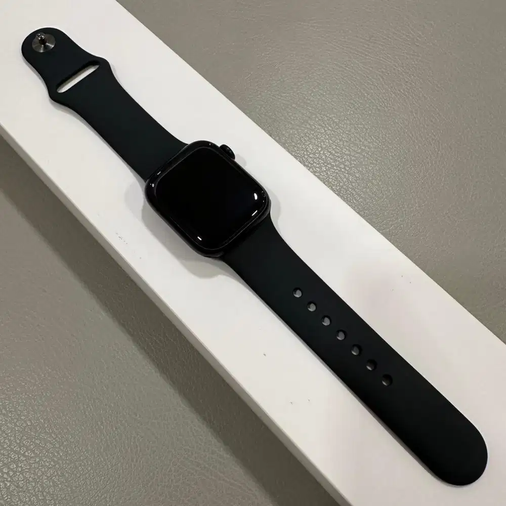 Preloved Apple Watch Series 8 41mm Midnight S/M