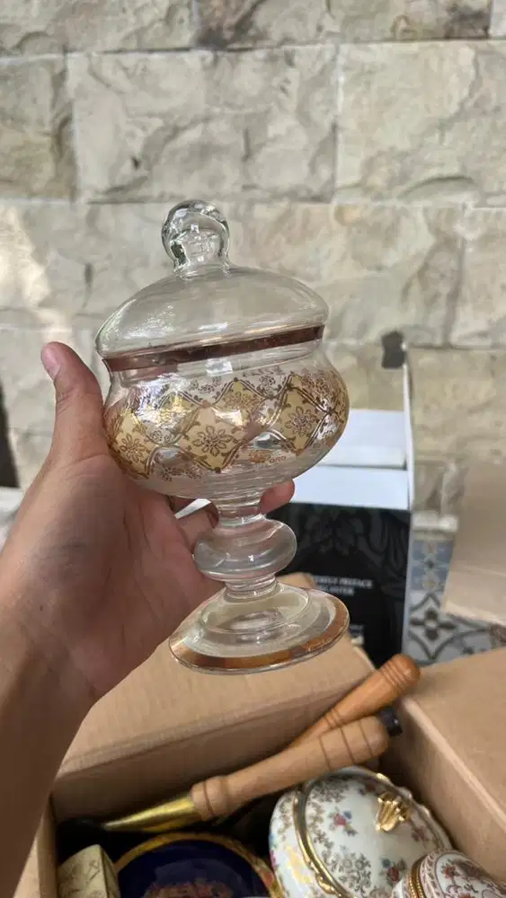 Toples Kaca Berkaki Klasik Vintage dengan Tutup