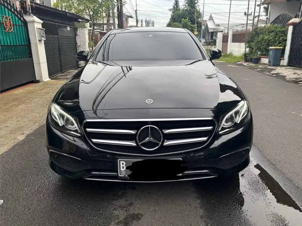 Mercedes Benz E300 Avantgarde Sport Style 2019/2020 Low KM!! Istimewa!