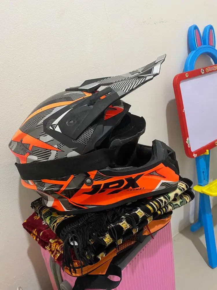 Dijual Helm JPX warna oren