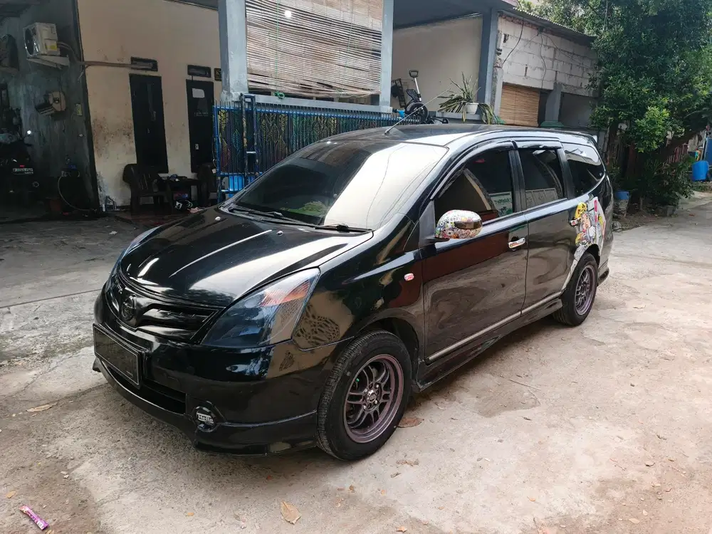 Nissan Grand livina 2010 Bensin