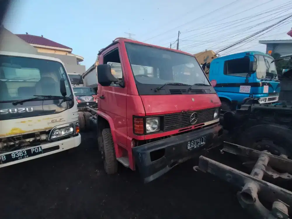 Truk mercy MB 700 th1995 merah