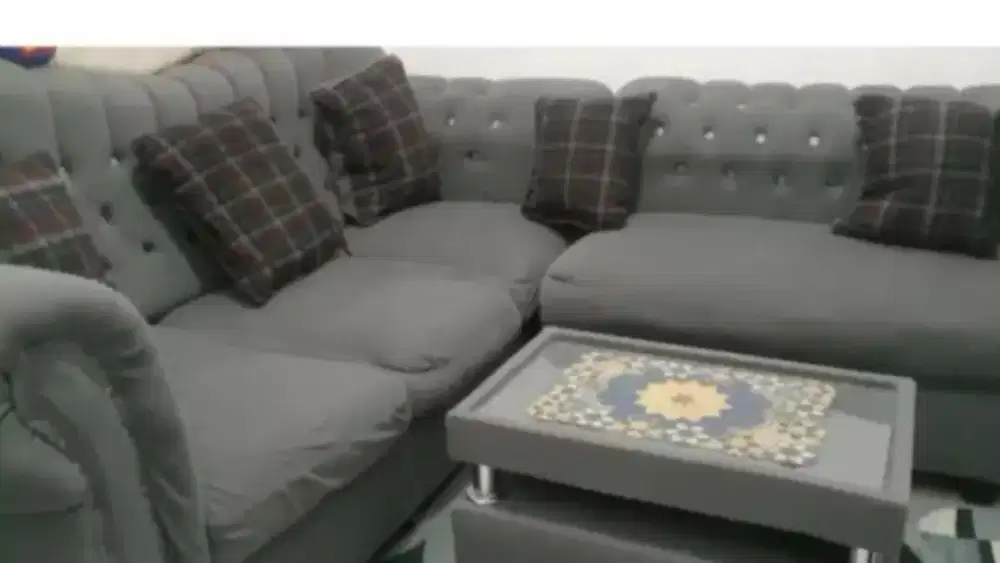 Dijual sofa cantik nya ..warna abu abu
