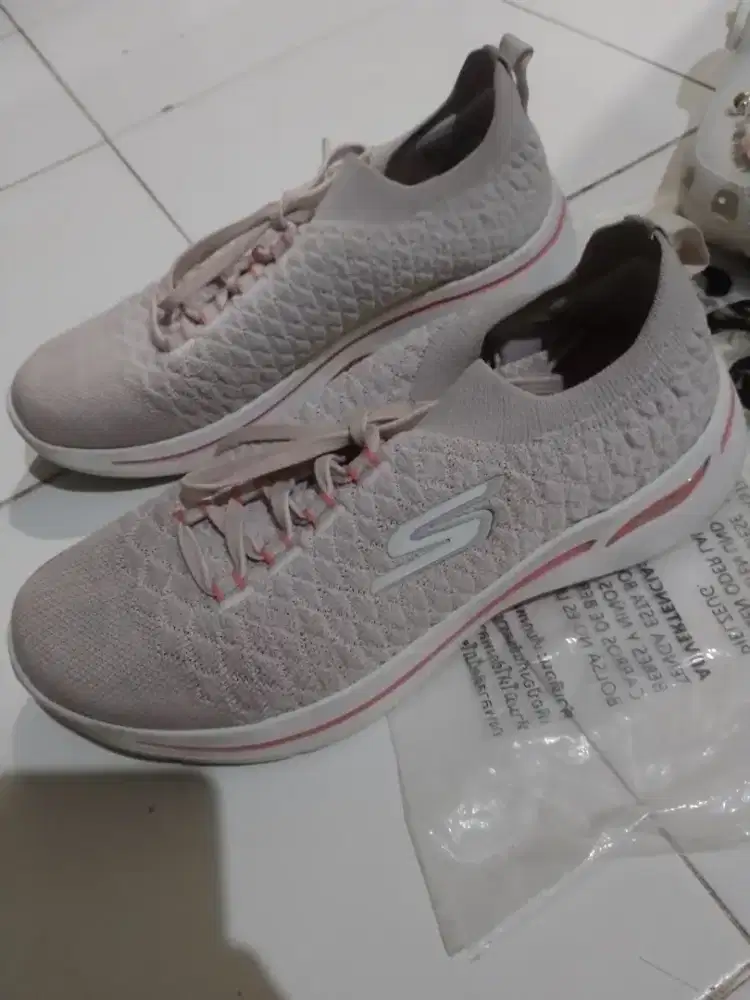 Dijual Sepatu Skechers Original utk Gadis Remaja & Sandal Crocs Ori jg