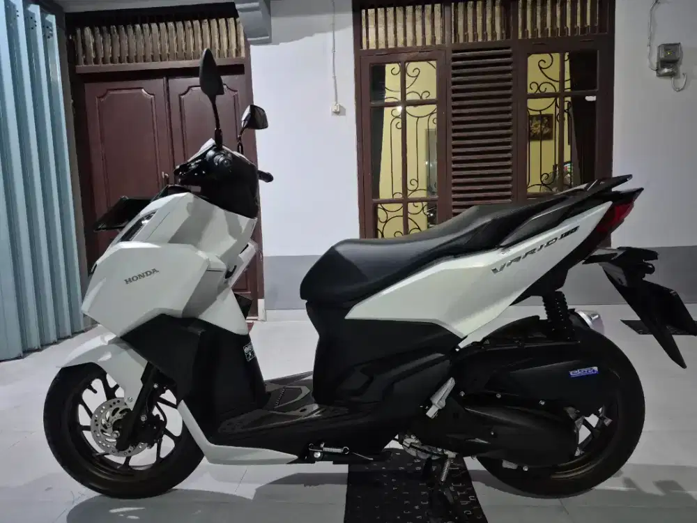 Honda Vario 160 CBS ‼️ , TH 2025 , KM 2000