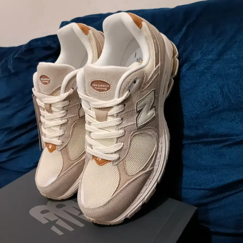 New Balance 2002R Cream Coklat
Size 42 Insole 26,5cm