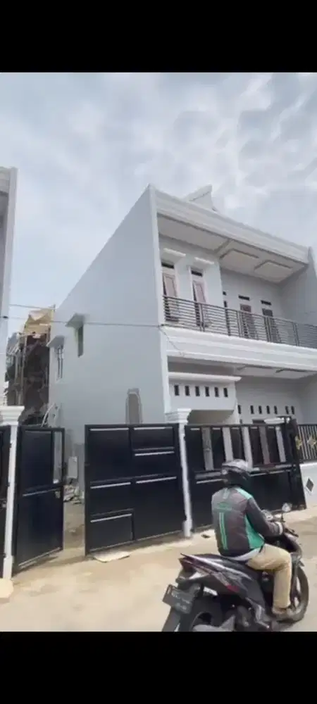 Didewakan Rumah mewah 2 lantai