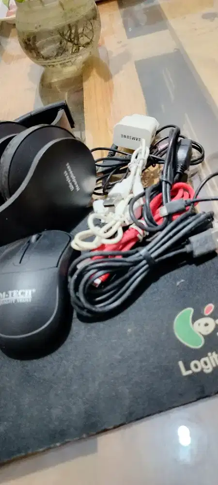 Mouse, Wireless Headphone, Charger Samsung