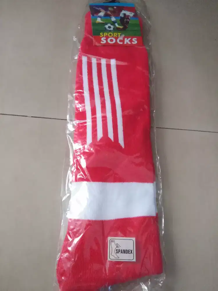 Kaos kaki bola aneka warna