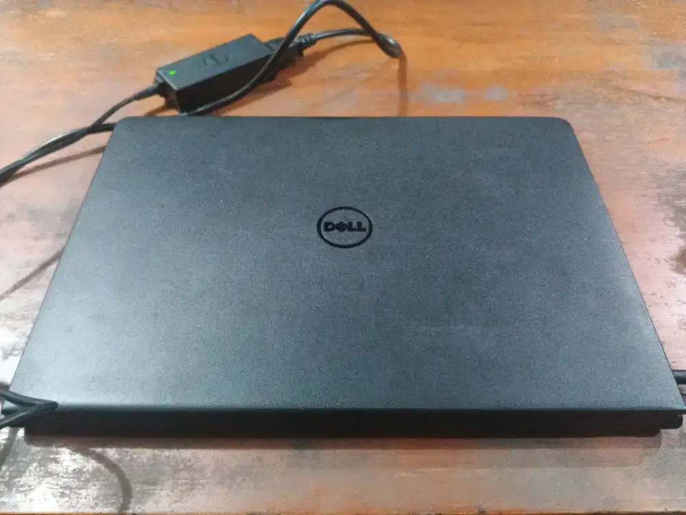 Dijual cepat laptop DELL mines batre uda soak