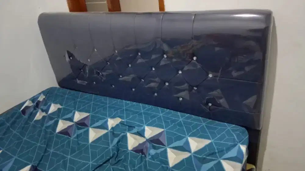 Di jual kasur dipan dan lemari