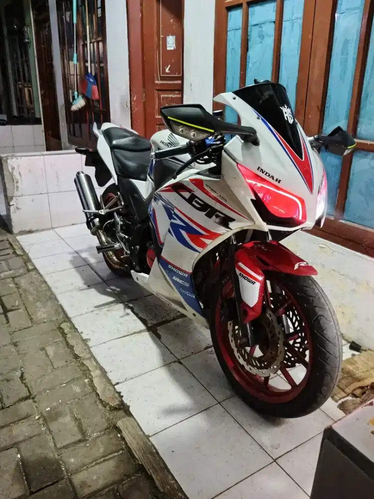 Honda CBR 150R old tahun 2015