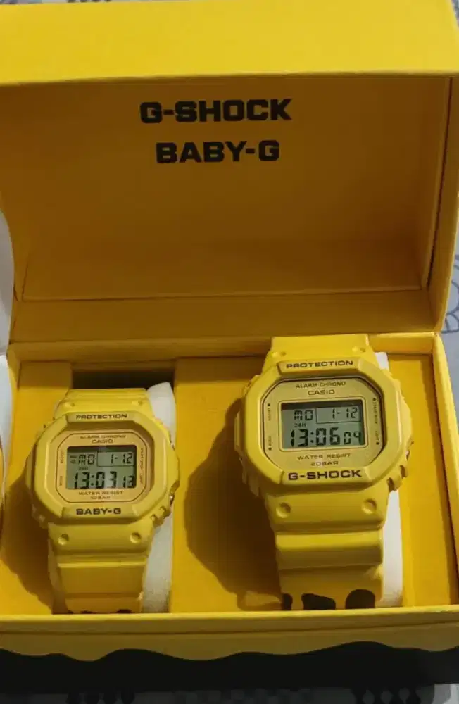Casio couple honey bee