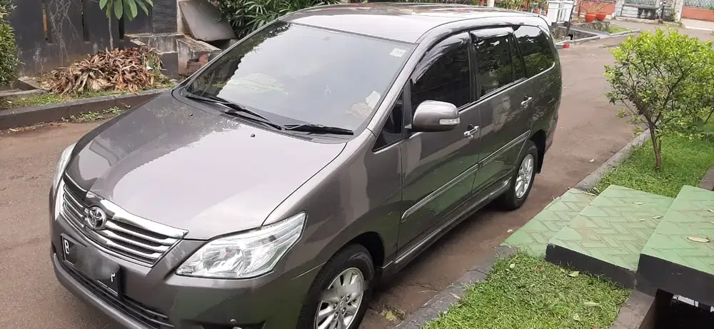 Toyota Kijang Innova 2011 Bensin