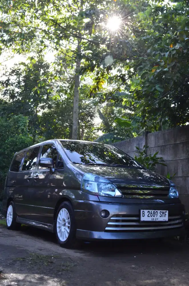 Dijual Nissan Serena Highway Star Autech 2010