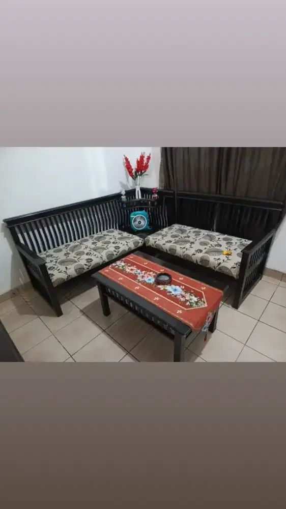 Kursi sofa kayu