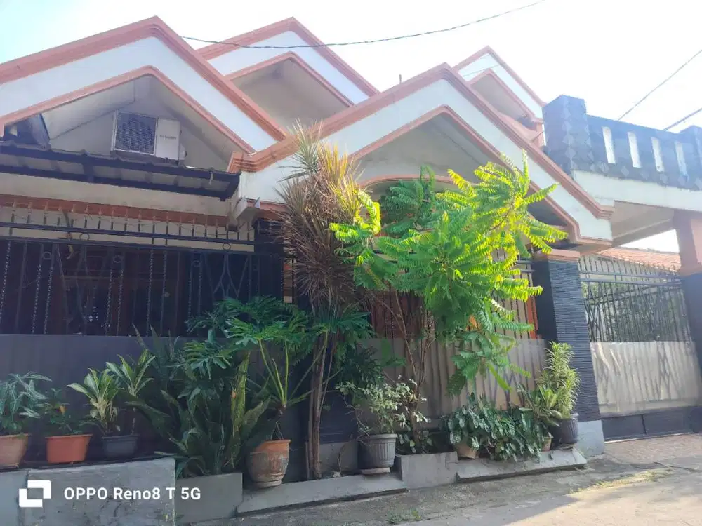 Rumah Nempel Harapan Indah Bekasi - Furnished