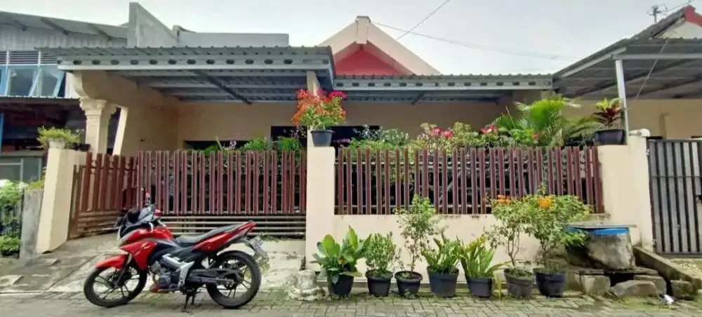 RUMAH DEKAT PASAR KARANG AYU KALIBANTENG